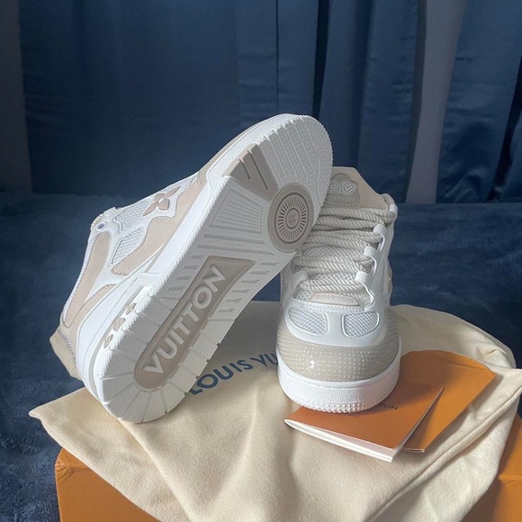 Louis Vuitton women’s trainers - Picture 3 of 5